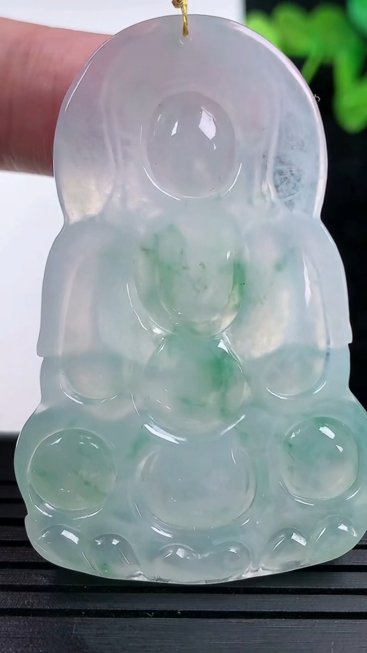 天然A货翡翠种飘花观音菩萨吊坠尺寸54.7-35.7-5重量:18.51g
3月14日