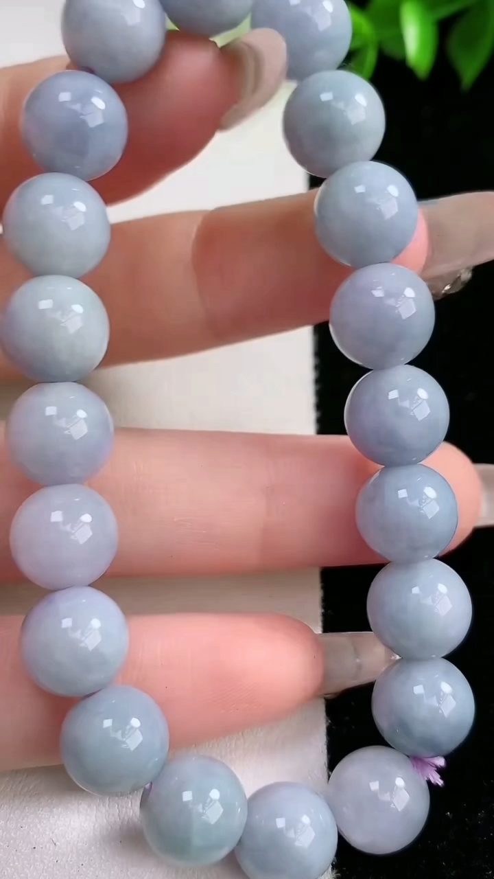 天然A货翡翠紫罗兰圆珠手串，尺寸9.8-20颗，重:32.04g3月14日
工厂直销收藏佳品,种好水足，色泽均匀，有种有色，上手高大气！