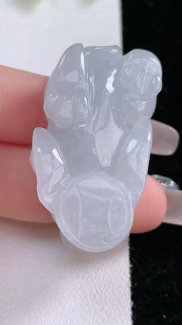 天然A货翡翠貔貅吊坠，尺寸41.3-22.5-12.2，重:23.54g
3月14日