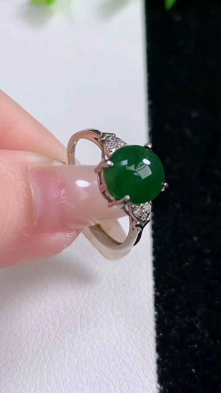 天然A货翡翠蛋面戒指，尺寸9.1-8.4，重:2.08g2026年3月14日
工厂直销收藏佳品,种好