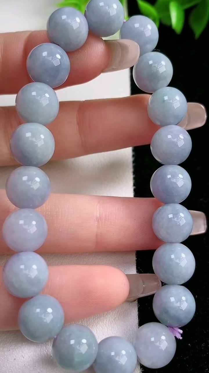 天然A货翡翠紫罗兰圆珠手串，尺寸9.8-20颗，重:32.04g3月14日
工厂直销收藏佳品,种好水足，色泽均匀，有种有色，上手高大气！