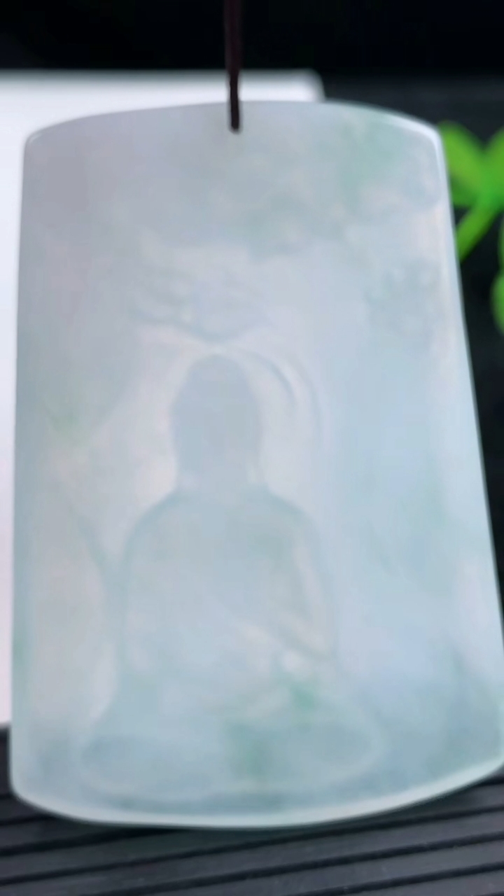 天然A货翡翠阿弥陀佛吊坠尺寸56-38.6-5重量:25.21g
3月14日