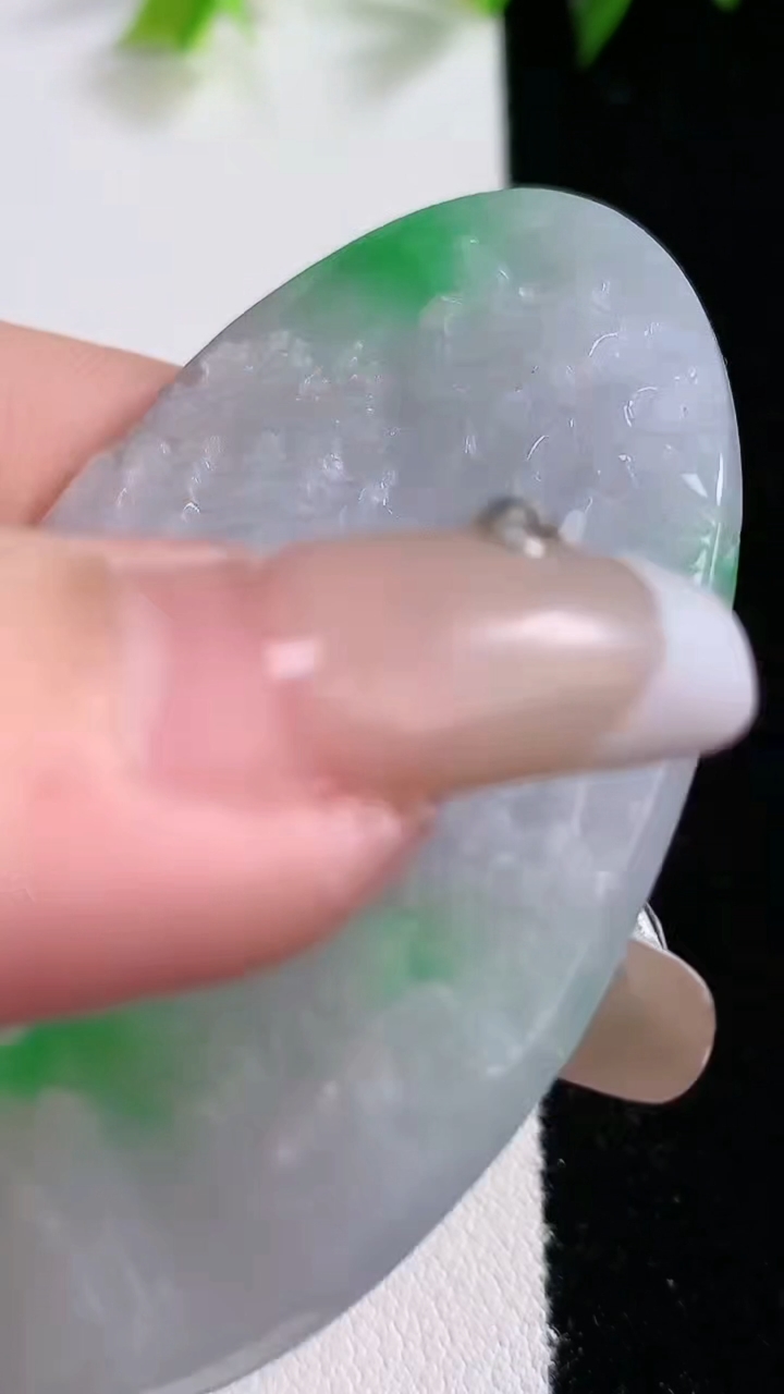 天然A货翡翠山水牌吊坠，尺寸62-40-6.7，重:29.89g
3月14日