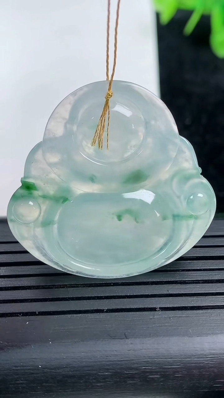 天然A货翡翠种飘花佛公吊坠尺寸33.7-35.6-5.9重量:11.50g
3月14日