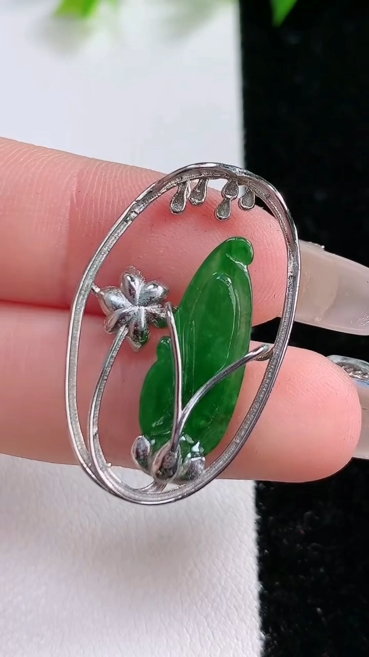 天然A货翡翠凤凰吊坠，尺寸22.5-8.5-3，重:2.84g
3月14日