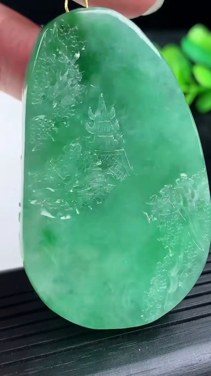 天然A货翡翠山水牌吊坠尺寸52.2-36.5-11.9重量:54.29g
3月15日