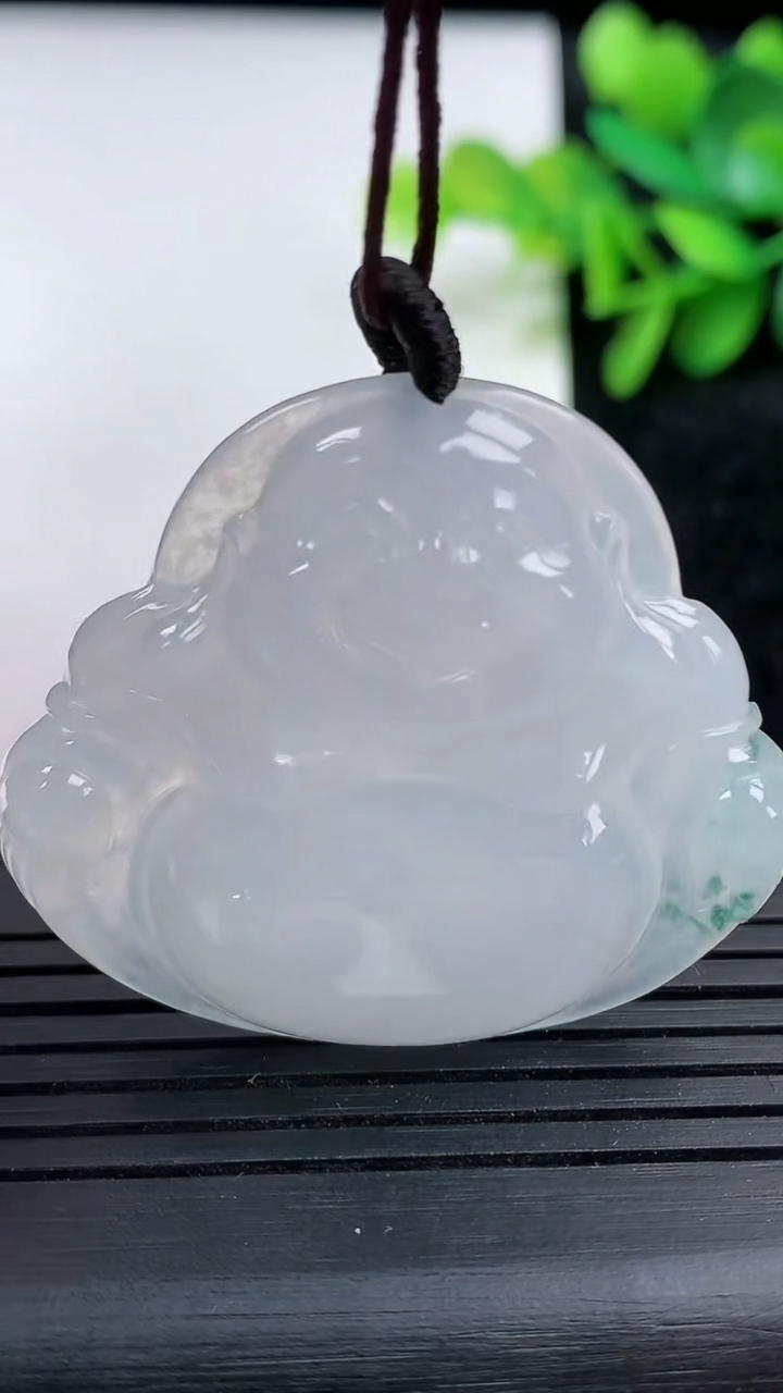 天然A货翡翠冰种飘花佛公吊坠尺寸37.4-40.4-5.6重量:13.76g
3月15日