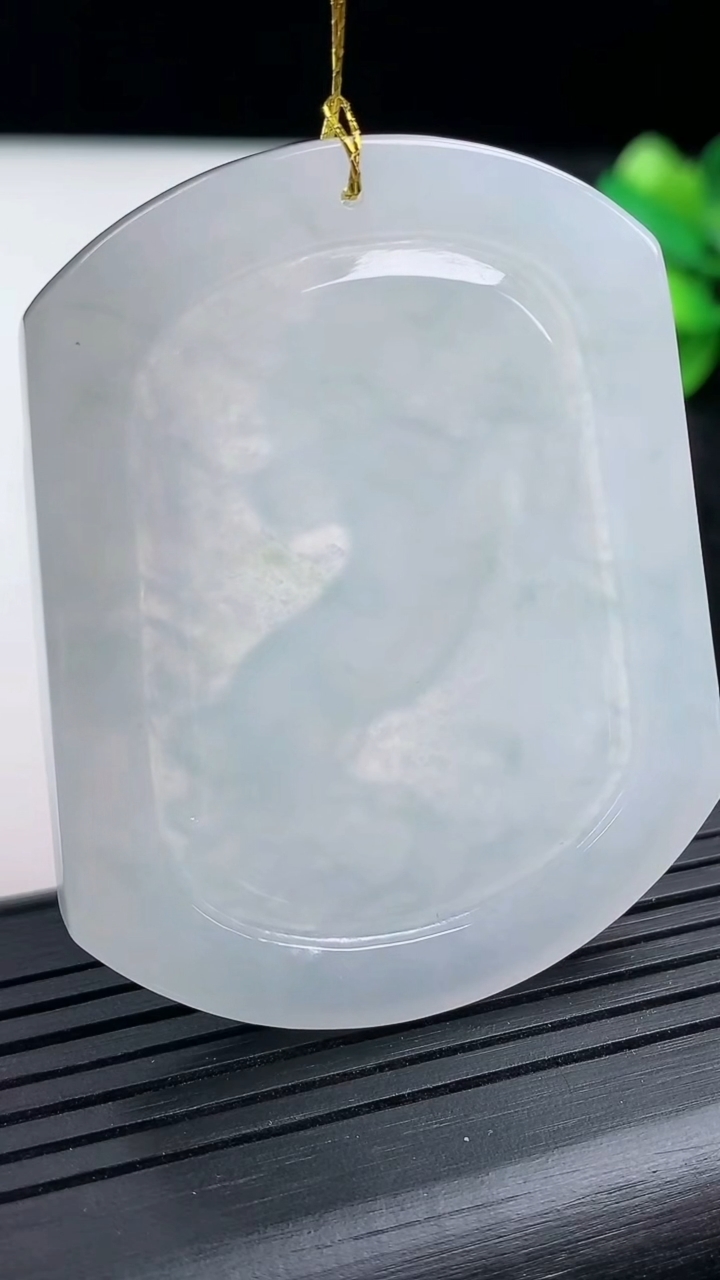 天然A货翡翠飘花生肖马吊坠尺寸53.5-43.2-4.2重量:26.18g
3月15日