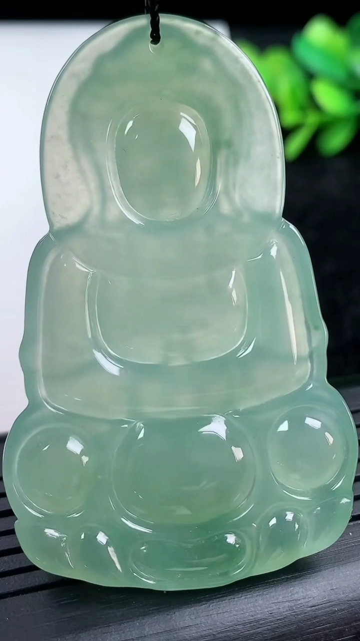 天然A货翡翠观音菩萨吊坠尺寸58.8-36.4-5.2重量:20.70g
3月15日