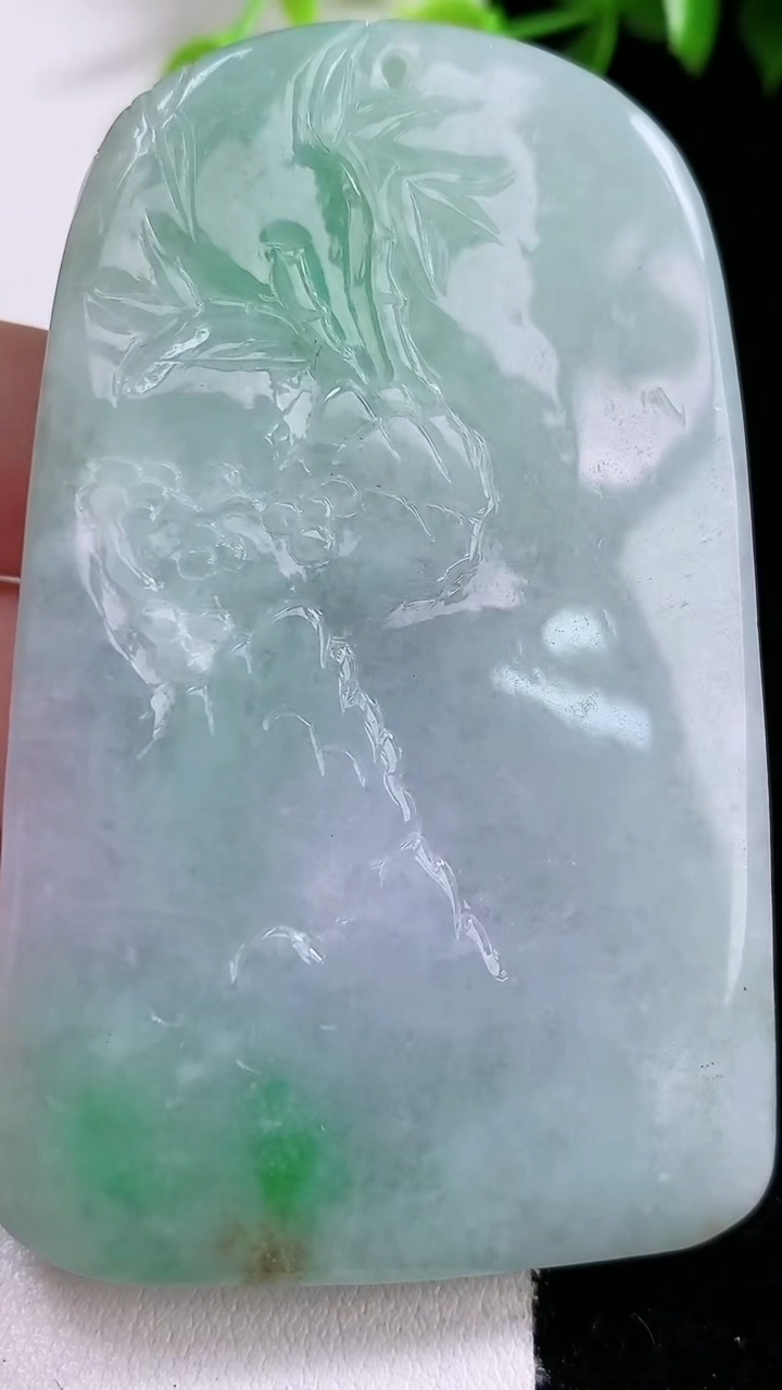 天然A货翡翠山水牌吊坠，尺寸70.7-44.6-13，重:91.23g
3月15日