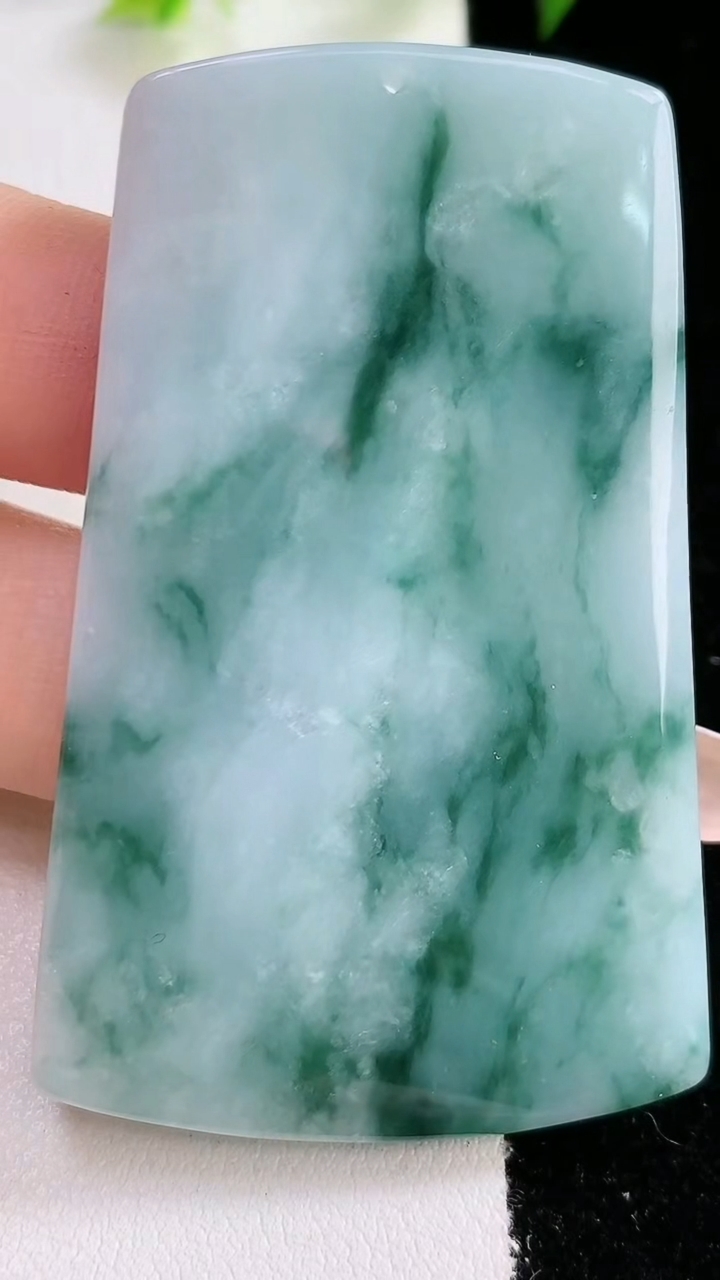 天然A货翡翠牌吊坠，尺寸59.6-37.8-6，重:33.76g
3月15日