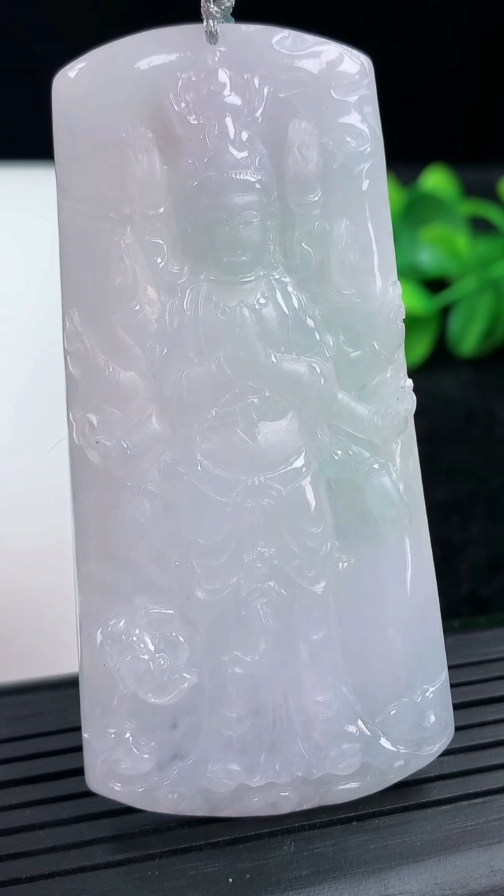 天然A货翡翠千手观音吊坠尺寸70.4-33.7-4.9重量:29.80g
3月15日