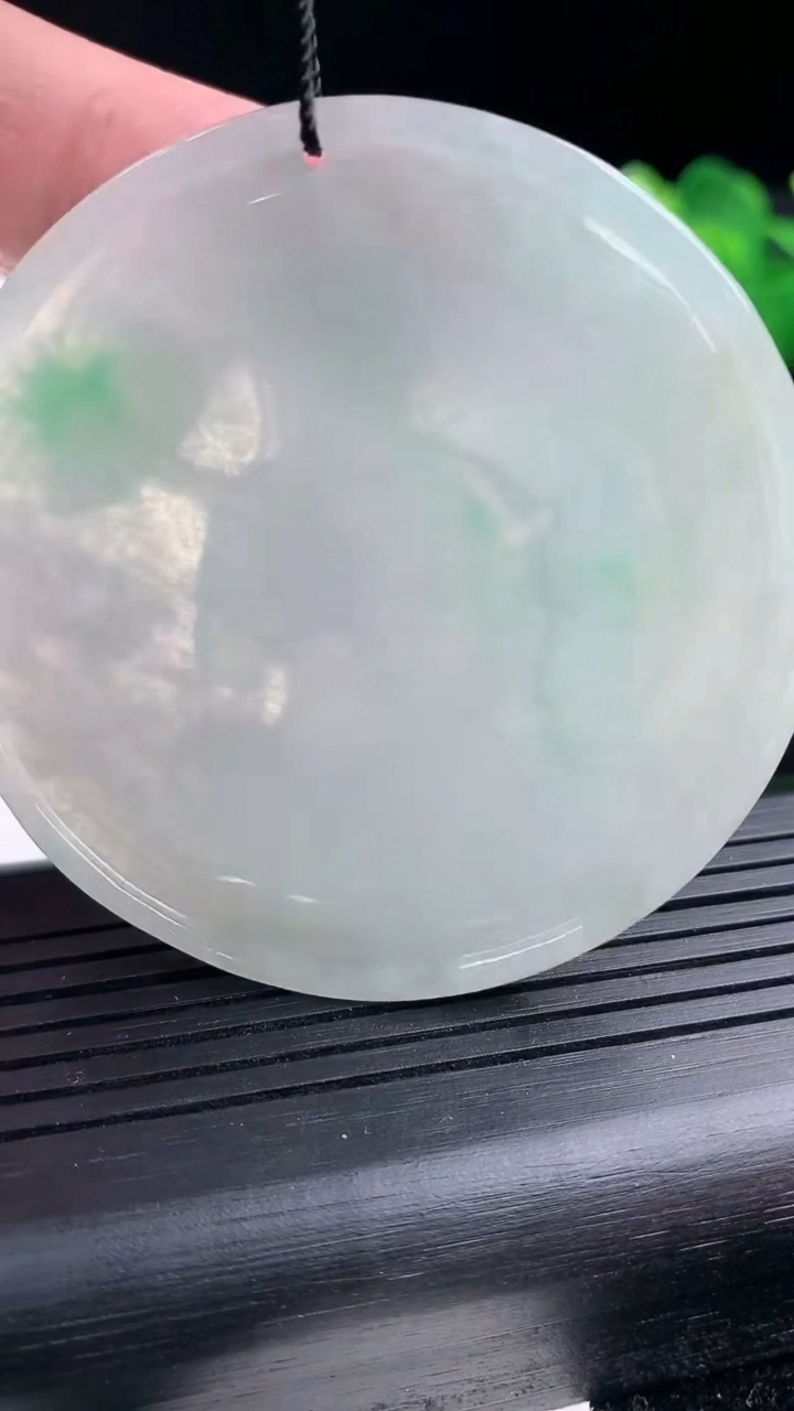 天然A货翡翠大势至菩萨吊坠尺寸56.5-5.5重量:30.46g
3月15日