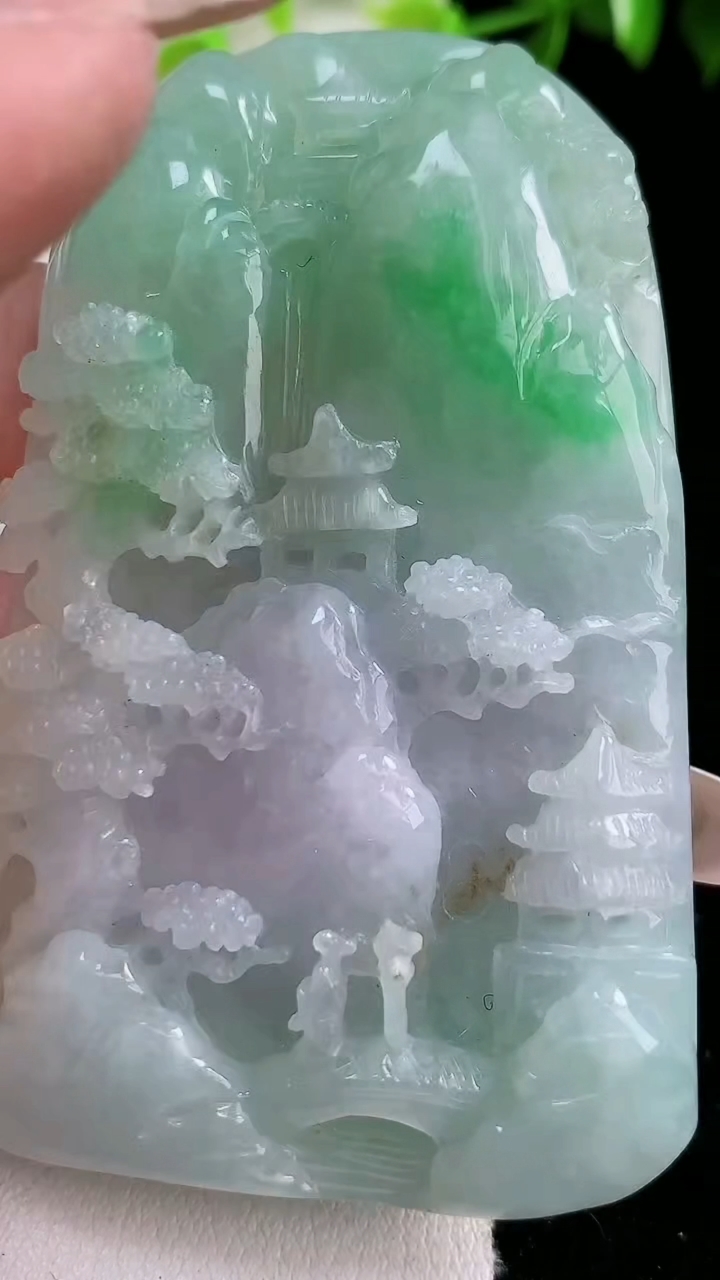 天然A货翡翠山水牌吊坠，尺寸70.7-44.6-13，重:91.23g
3月15日