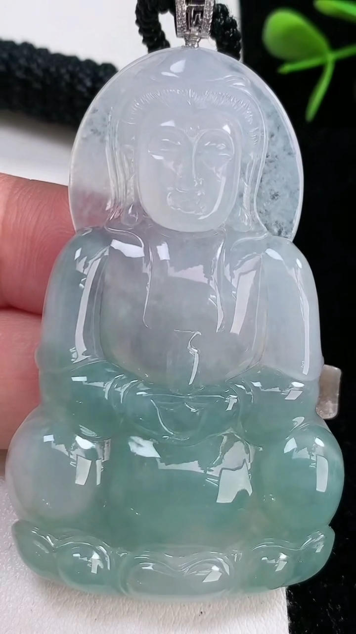 天然A货翡翠正装观音吊坠，尺寸64-40.5-5.2，重量：31.37g
3月15日