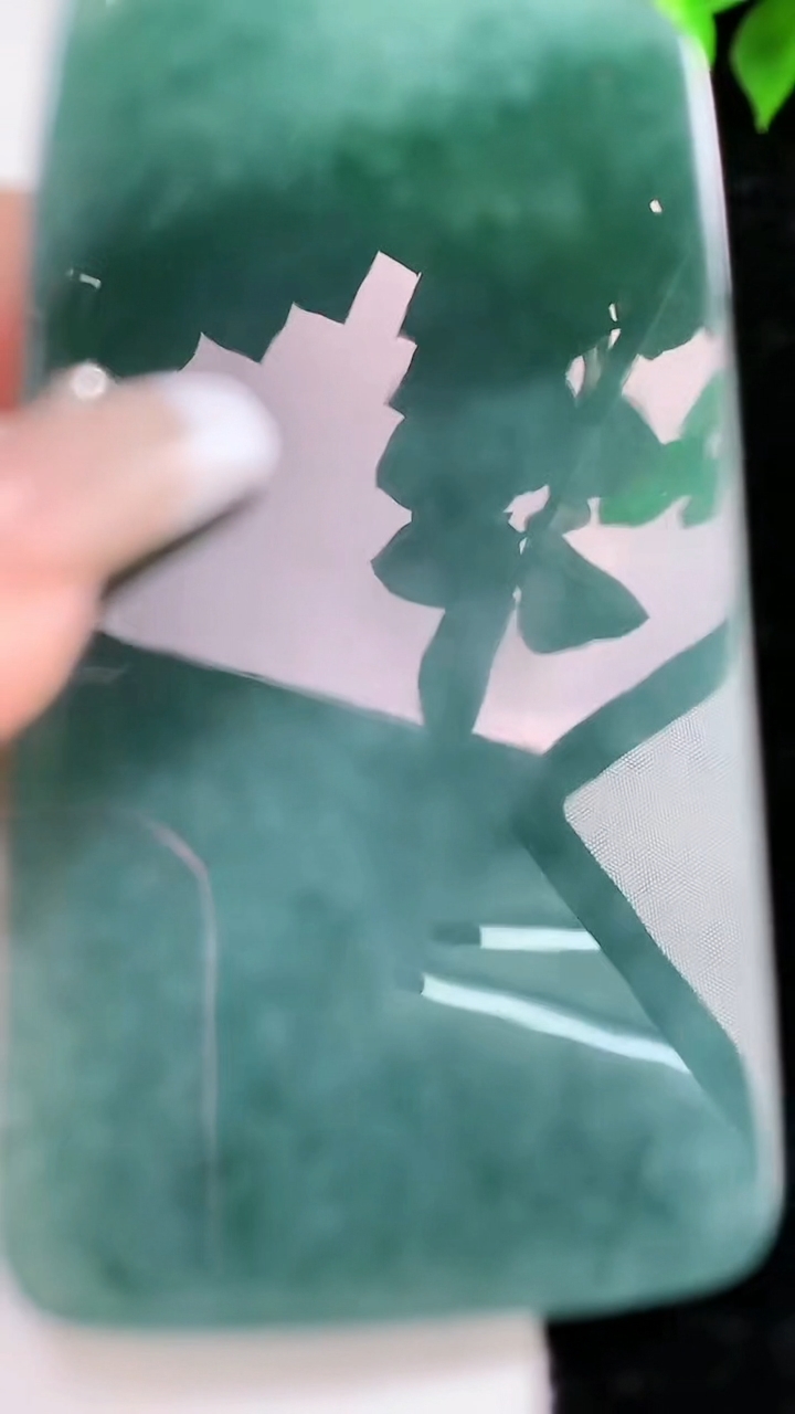 天然A货翡翠龙牌吊坠，尺寸85-45-7，重:73.65g
3月15日