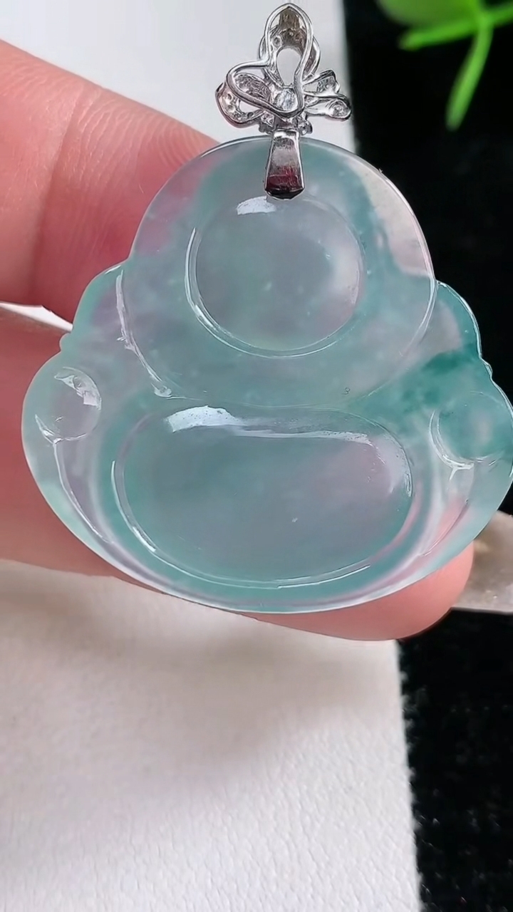 天然A货翡翠种飘花佛公吊坠，尺寸31-33-6，重量:10.16g
3月15日