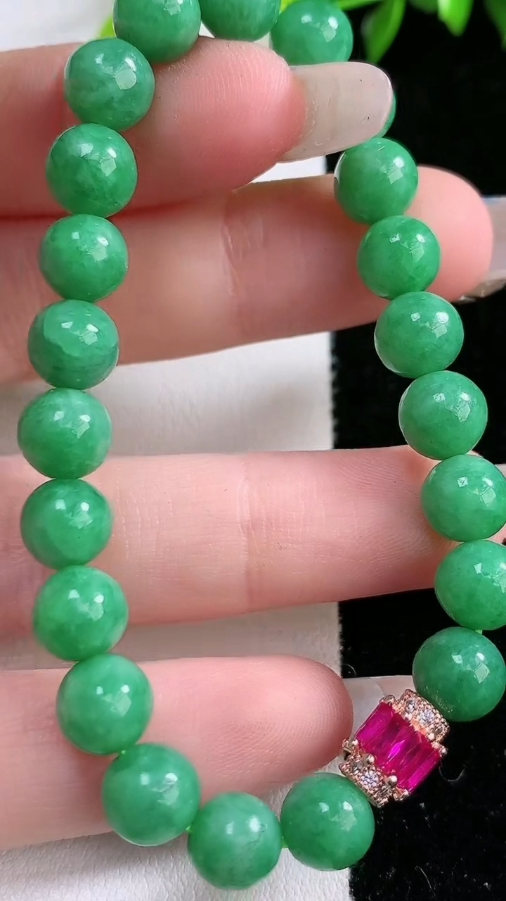 天然A货翡翠圆珠手串，尺寸7.5-22颗，重:16.68g3月15日
工厂直销收藏佳品,种好水足，色泽均匀，有种有色，上手高大气！