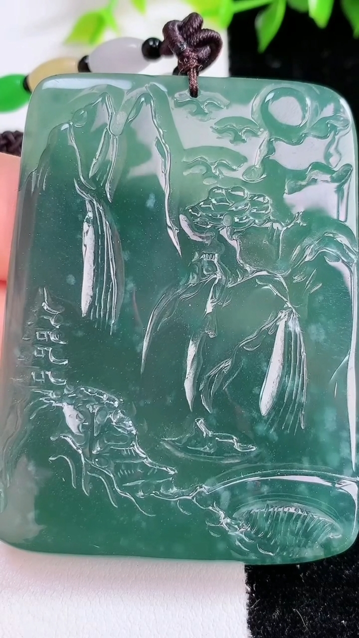 天然A货翡翠蓝水山水牌吊坠，尺寸60-45.5-5，重:35.90g
3月15日