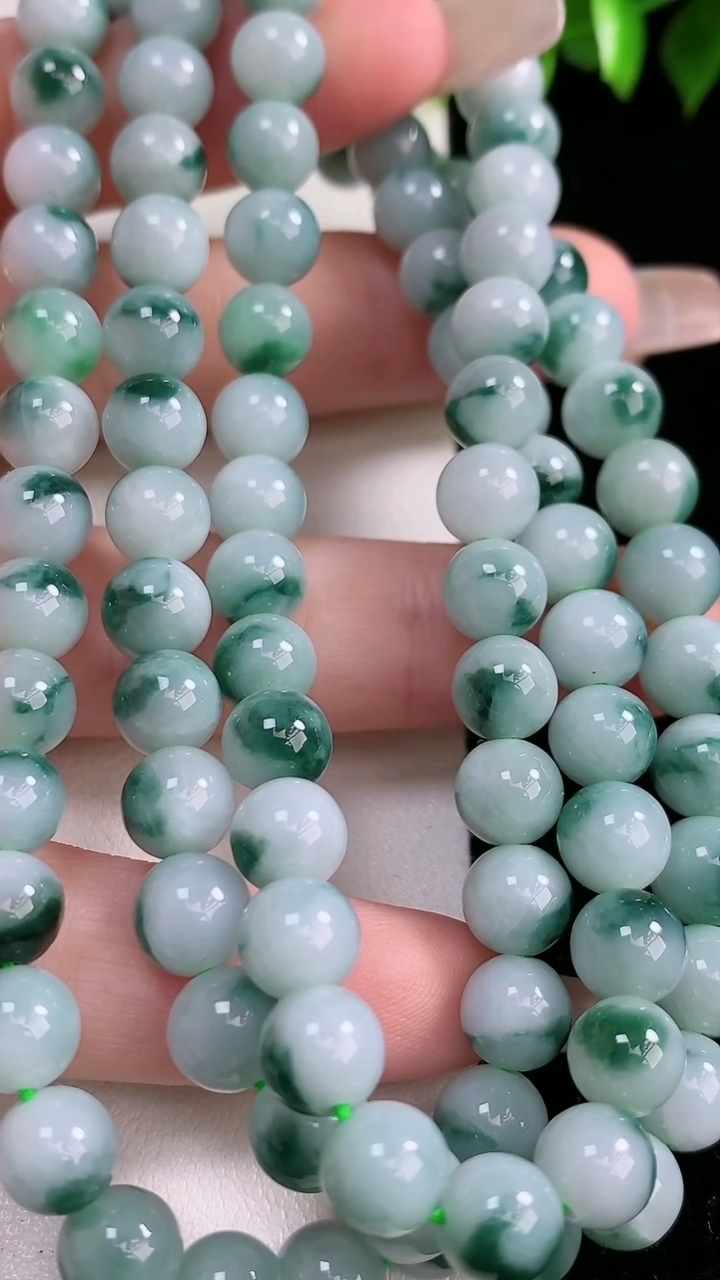 天然A货翡翠飘花圆珠项链，尺寸7.3-98颗，重:66.42g
3月15日