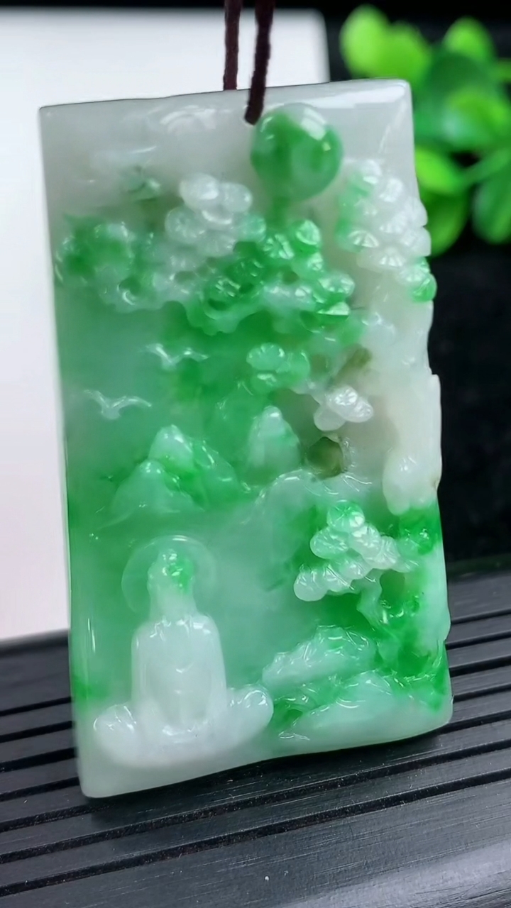 天然A货翡翠山水牌吊坠尺寸51.4-30.8-9.8重量:32.78g
3月15日