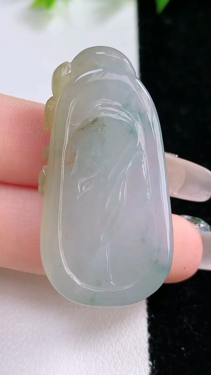 天然A货翡翠飘花鸟语花香吊坠，尺寸43.5-22.1-7.9，重:14.27g
3月15日