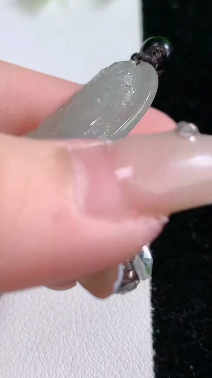 天然A货翡翠度母观音菩萨吊坠，尺寸55-33-5.2，重:15.10g
3月15日