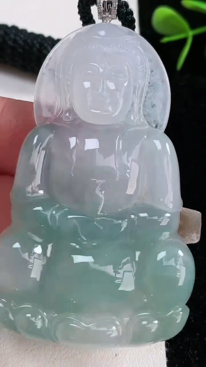 天然A货翡翠正装观音吊坠，尺寸64-40.5-5.2，重量：31.37g
3月15日