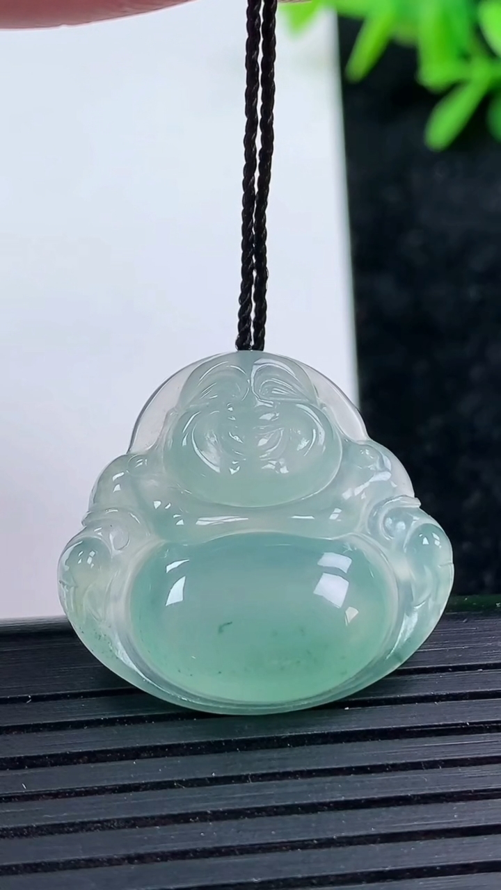 天然A货翡翠冰种飘花佛公吊坠尺寸24.8-26.8-5.3重量:5.27g
3月15日