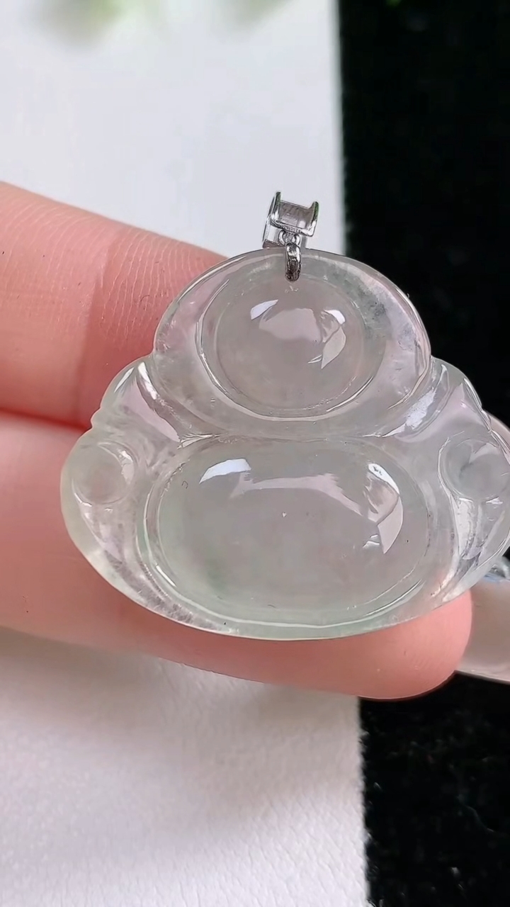 天然A货翡翠佛公吊坠，尺寸26-30.4-6，重:6.87g
3月15日