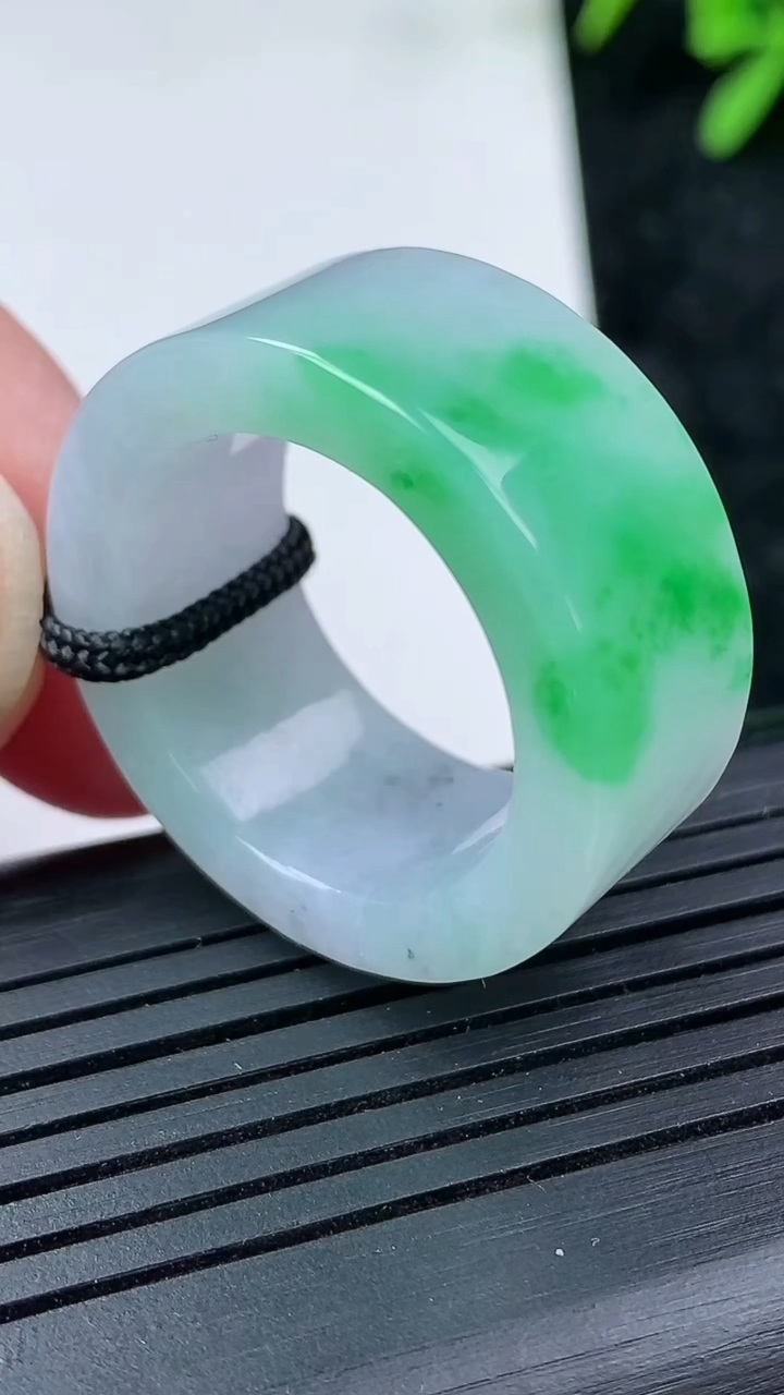 天然A货翡翠指环扳指尺寸20.5-11.8-4.1重量:13.49g2026年3月15日
工厂直销收