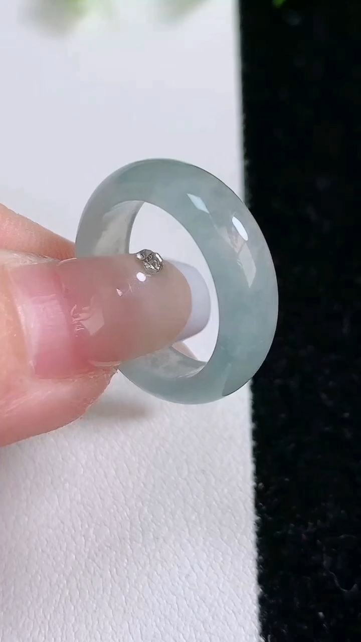 天然A货翡翠指环戒指，尺寸17.2-6.4-3.4，重:3.66g2026年3月15日
工厂直销收藏