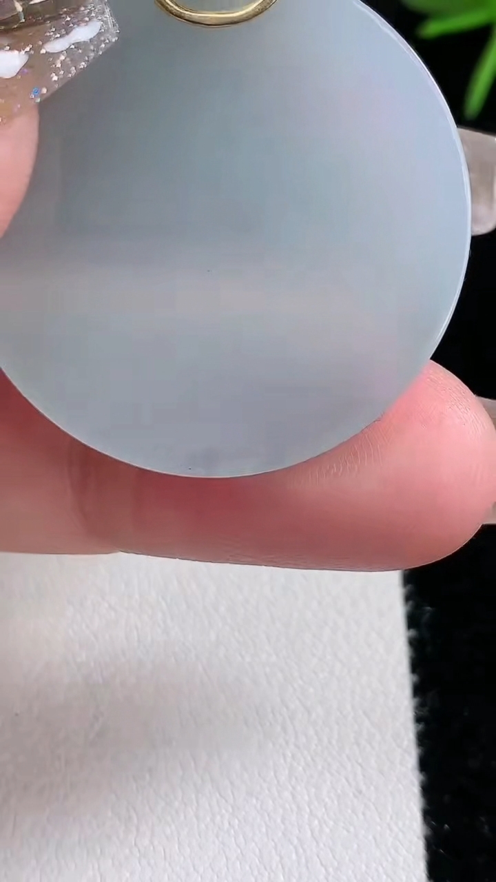 天然A货翡翠无事牌吊坠，尺寸32.5-32-3.5，重量:10.41g
3月15日