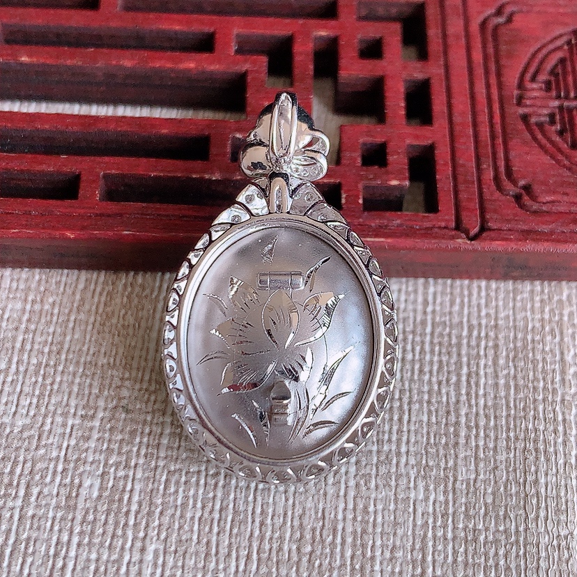 天然A货翡翠18K金伴钻镶嵌满绿蛋面吊坠 
尺寸32.6-19.5-10.7裸石20.4-16.4m