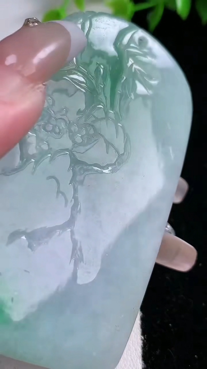 天然A货翡翠山水牌吊坠，尺寸70.7-44.6-13，重:91.23g
3月15日