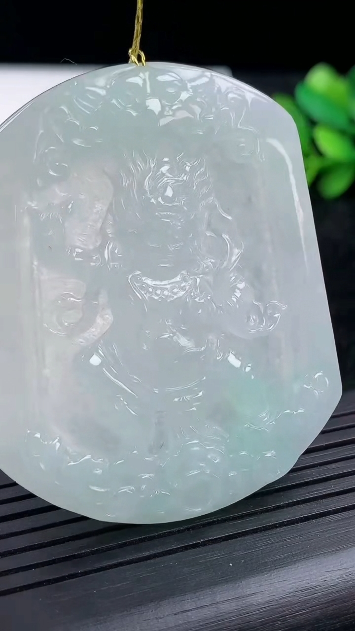 天然A货翡翠不动明王吊坠尺寸55.5-44.6-4.8重量:24.79g
3月15日