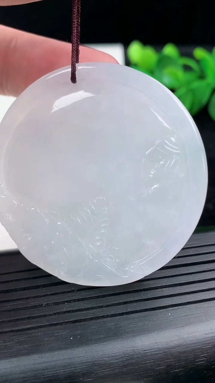 天然A货翡翠鸟语花香吊坠尺寸49.8-9重量:44.60g
3月15日