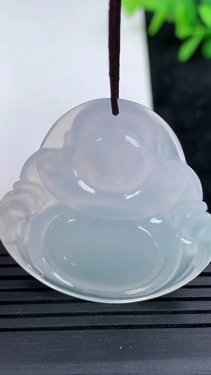 天然A货翡翠佛公吊坠尺寸33.1-35.5-6.1重量:11.14g
3月15日