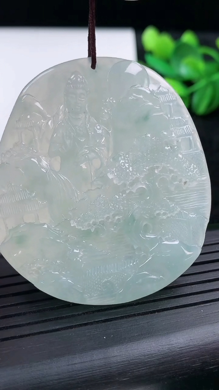 天然A货翡翠冰种飘花山水观音菩萨吊坠尺寸523-48-6.7重量:34.65g
3月15日