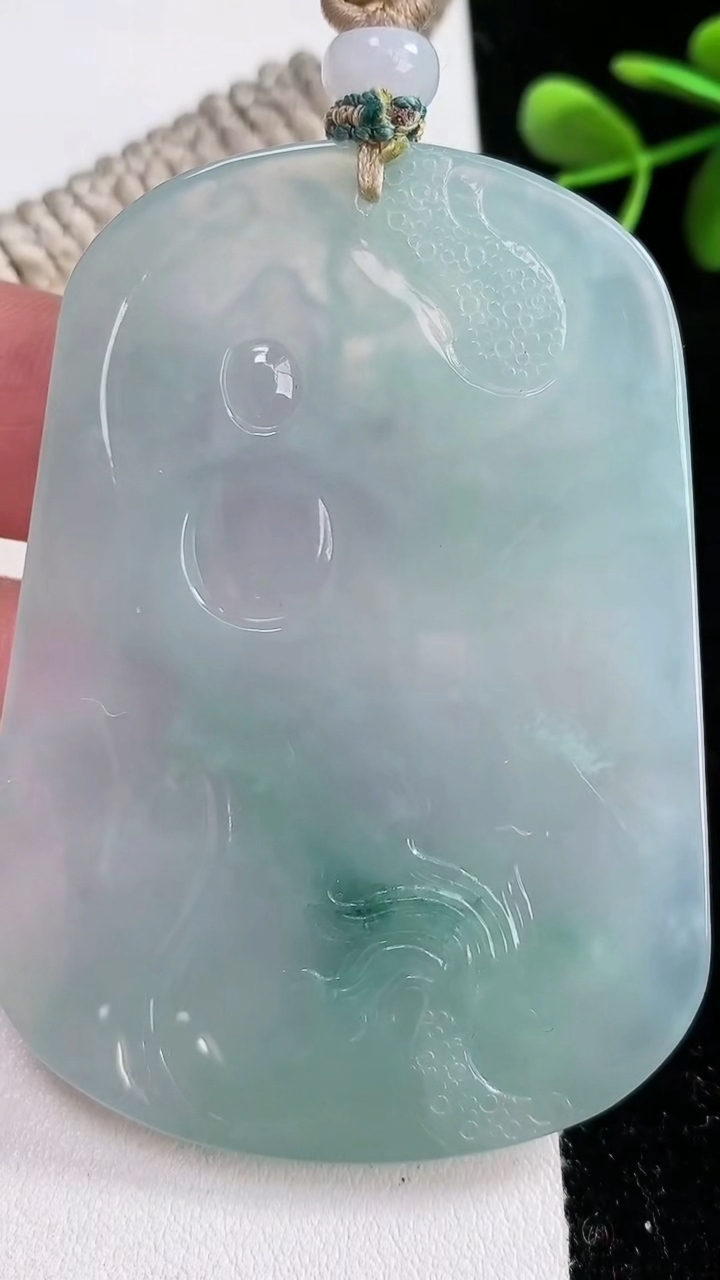 天然A货翡翠种飘花祥龙阿弥陀佛吊坠，尺寸67-48-5，重量:45.27g
3月15日