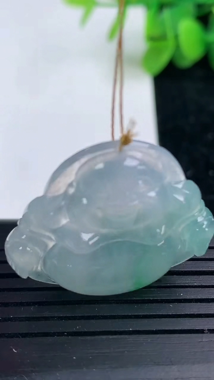 天然A货翡翠佛公吊坠尺寸27-30.4-5.3重量:7.29g
3月15日