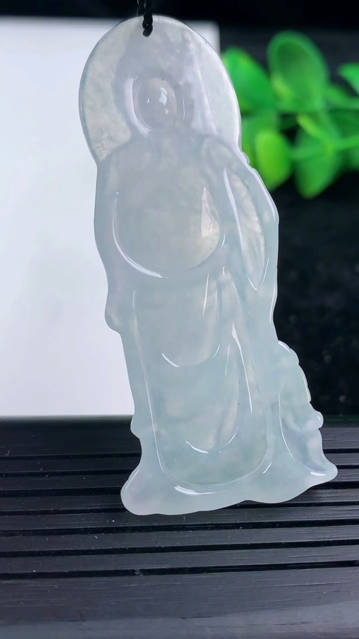 天然A货翡翠关公吊坠尺寸56.8-21-4.4重量:12.82g
3月15日