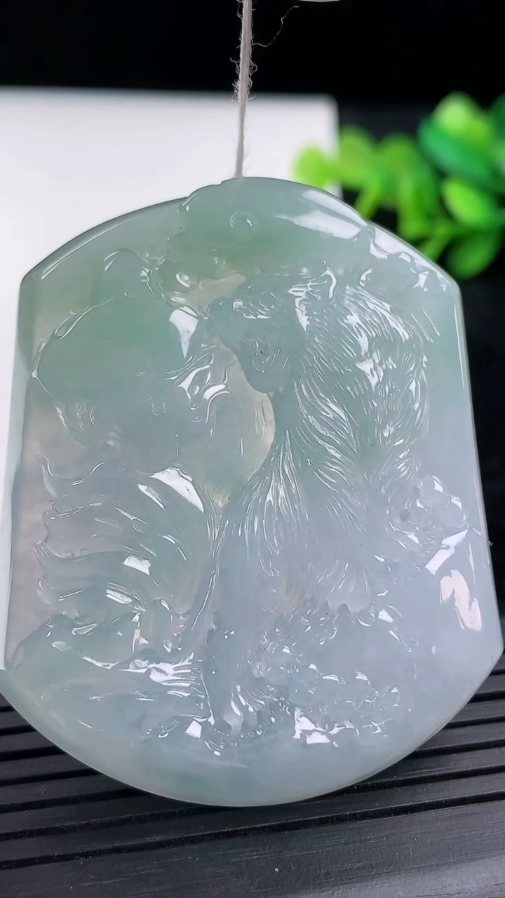 天然A货翡翠生肖虎吊坠尺寸53.5-44.3-6.1重量:34.18g
3月15日