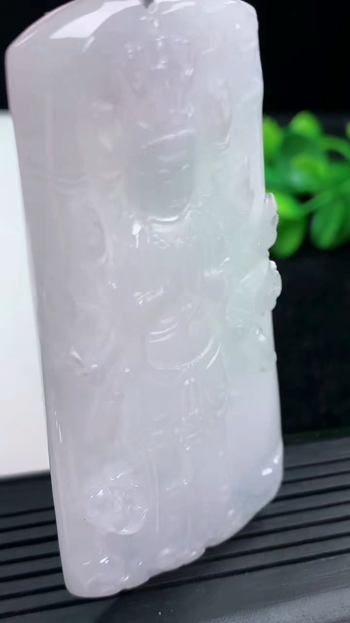 天然A货翡翠千手观音吊坠尺寸70.4-33.7-4.9重量:29.80g
3月15日