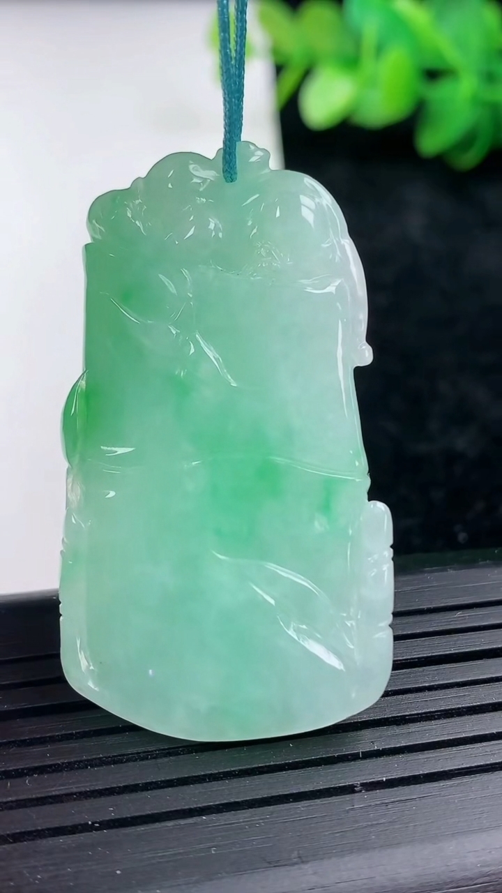 天然A货翡翠节节高升 竹节吊坠尺寸46.4-26.1-6重量:17.01g
3月15日