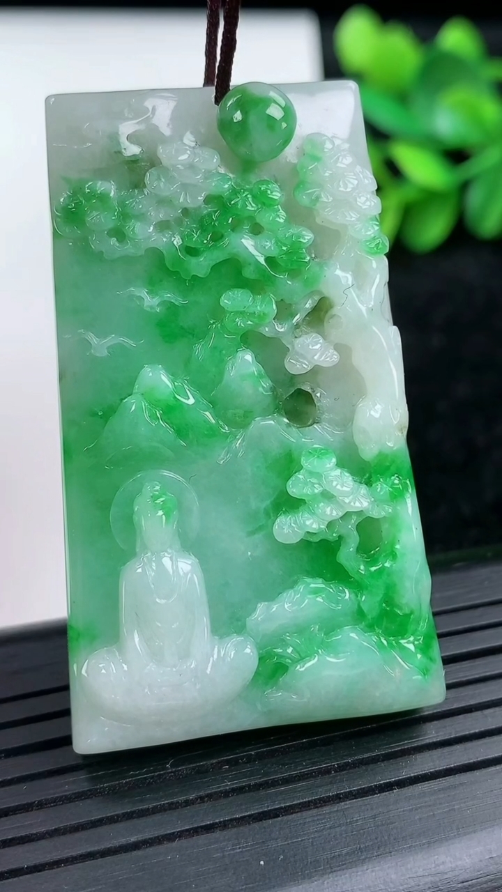 天然A货翡翠山水牌吊坠尺寸51.4-30.8-9.8重量:32.78g
3月15日