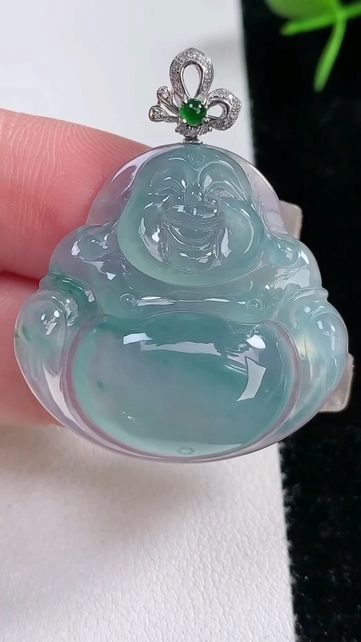 天然A货翡翠种飘花佛公吊坠，尺寸31-33-6，重量:10.16g
3月15日