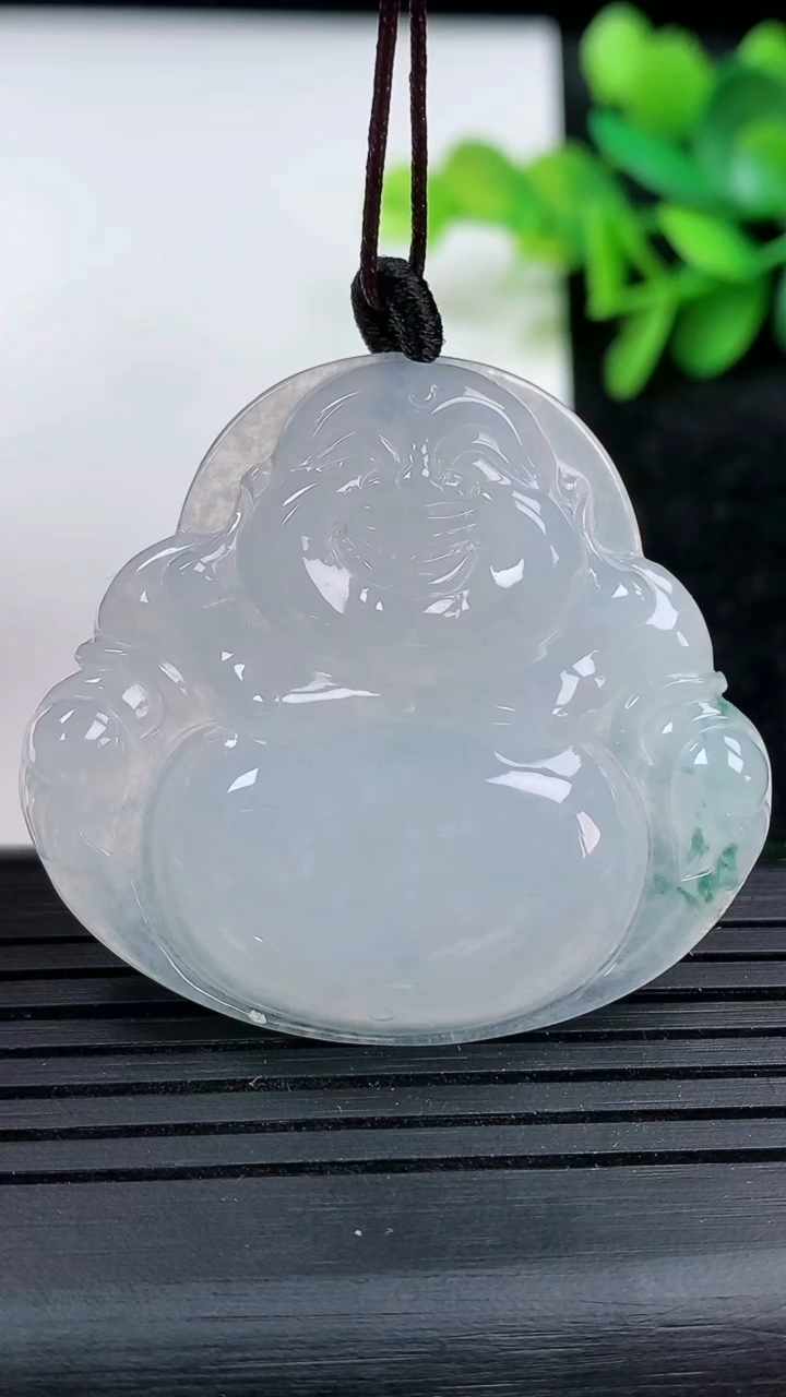 天然A货翡翠冰种飘花佛公吊坠尺寸37.4-40.4-5.6重量:13.76g
3月15日