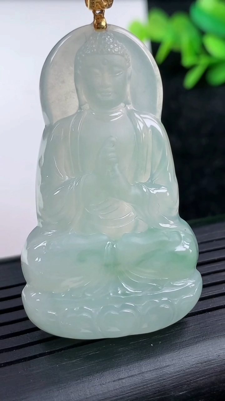 天然A货翡翠种飘花阿弥陀佛吊坠尺寸51.3-30.4-6重量:17.62g
3月15日