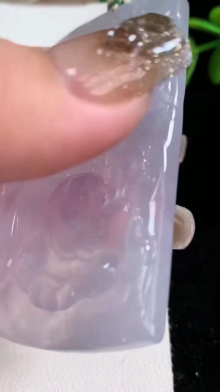 天然A货翡翠种紫罗兰大势至菩萨，尺寸71-45.6-6，重量:52.62g
3月15日